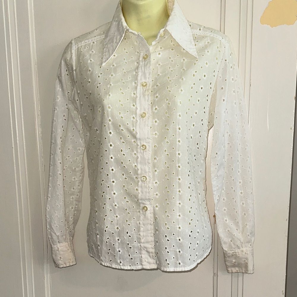 Vintage 70s Junior House White Eyelet Polyester/Cotton Long‎ Sleeve Shirt